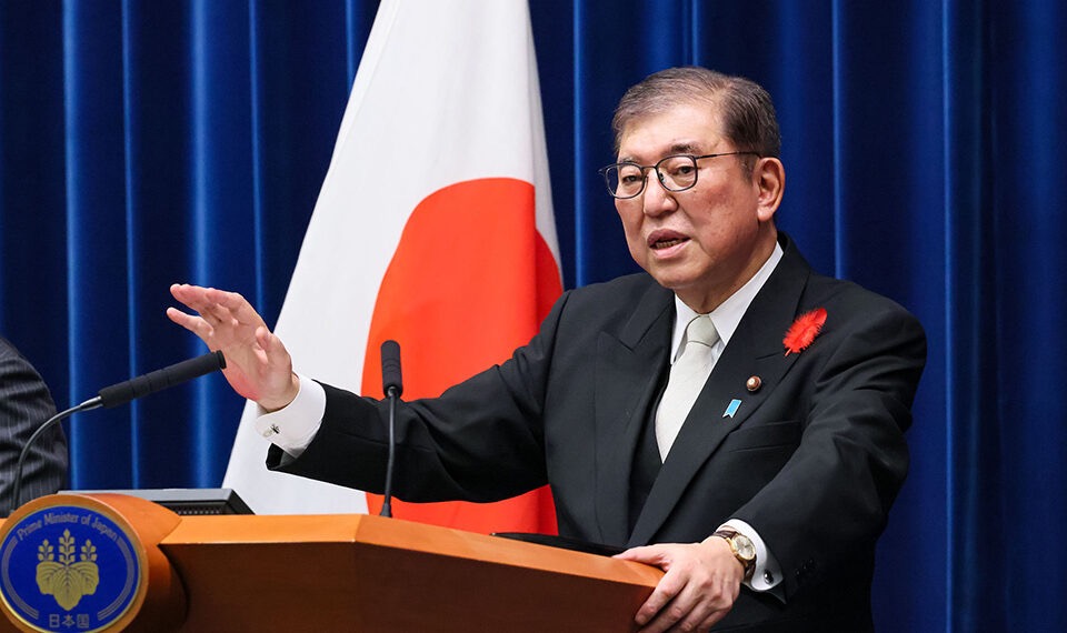 صورة حول : رسميًا.. رئيس الوزراء الياباني يعلن تنحيه من منصبه رسميًا.. رئيس الوزراء الياباني يعلن تنحيه من منصبه