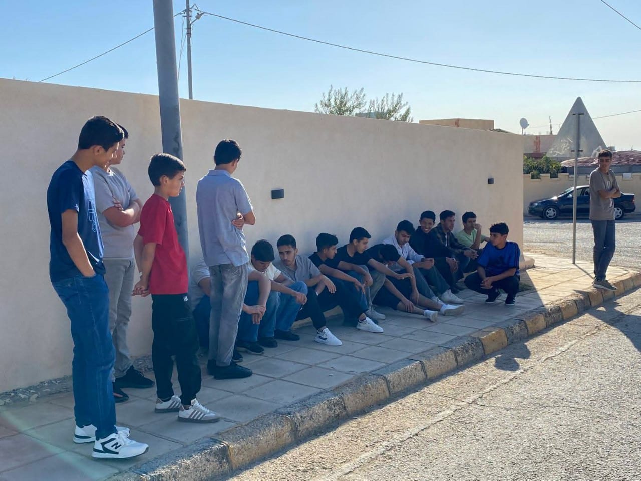 عاجل : احتجاج طلابي في مدرسة ثانوية .. "نحن بلا معلمين منذ بداية الفصل ماذا تنتظرون منا ؟!"