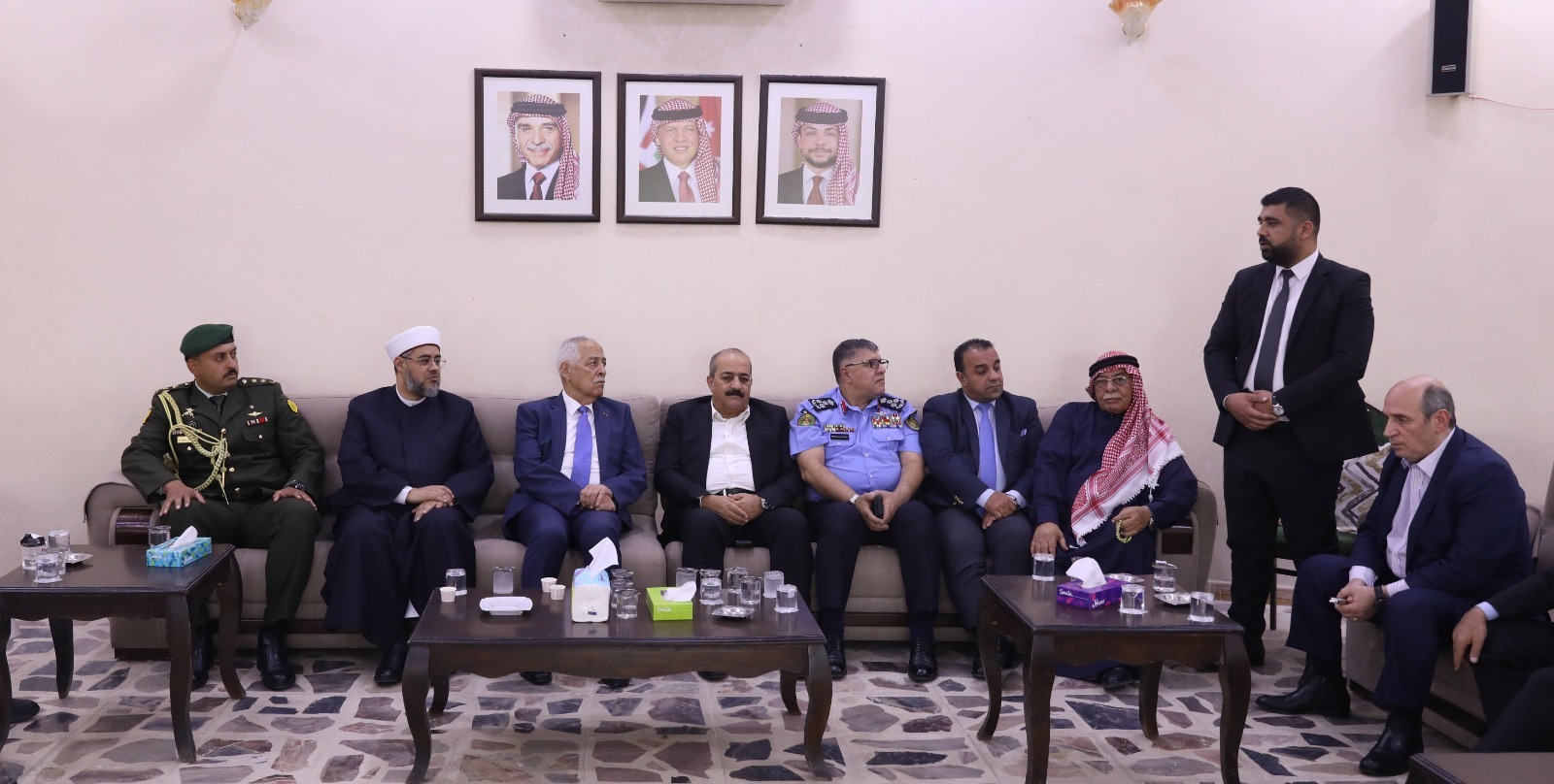 مندوبا عن الملك وولي العهد. العيسوي يعزي الروسان والشريدة والطراونة"صور"