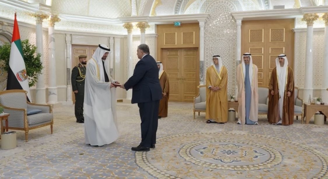 السفير ماجد القطارنة يقدّم أوراق اعتماده لرئيس دولة الإمارات