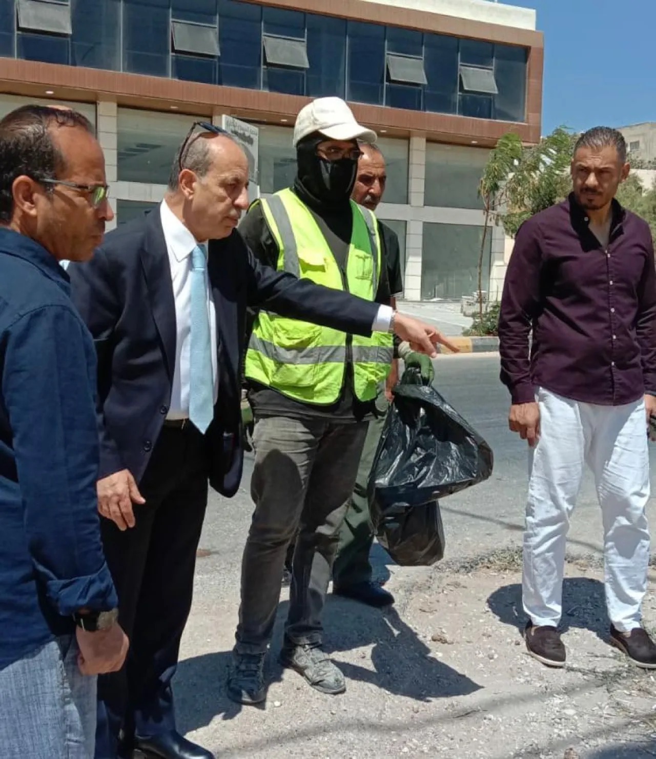 وزير الإدارة المحلية يطّلع على واقع الخدمات في بلدية حسبان