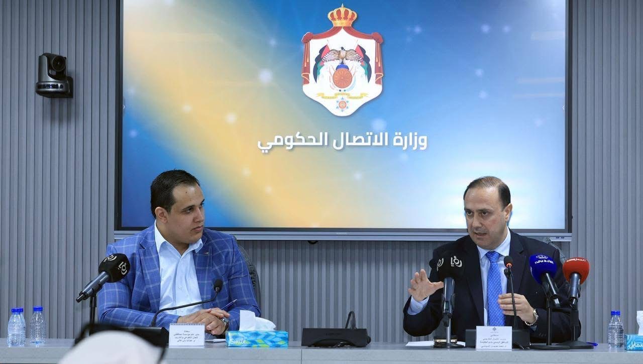 عاجل | المومني يلتقي بفريق مؤسسة محافظتي للعمل التطوعي والتدريب