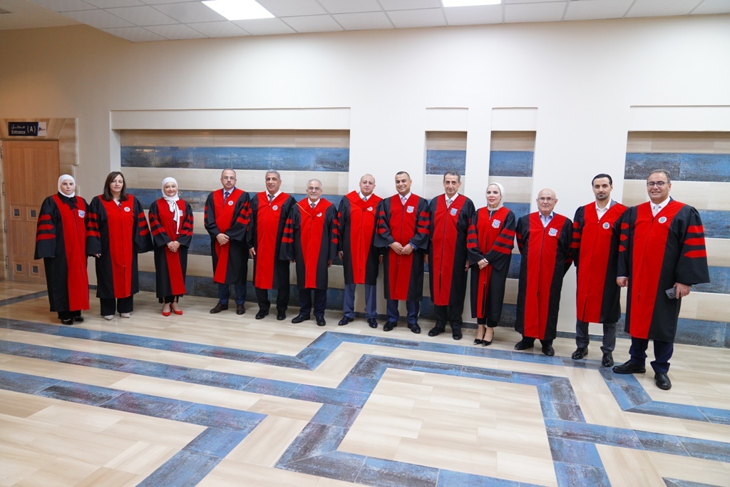 بالصور ... د. ماهر الحوراني يرعى اليوم الأول لإحتفال عمان الأهلية بتخريج طلبتها للفصل الصيفي من الفوج 32