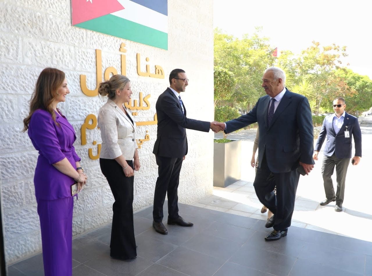 صورة حول : صناعة الصحفي الوطنيّ والمتمكن.. أبرز ما جاء في لقاء "إعلام الشرق الأوسط" صناعة الصحفي الوطنيّ والمتمكن.. أبرز ما جاء في لقاء "إعلام الشرق الأوسط"