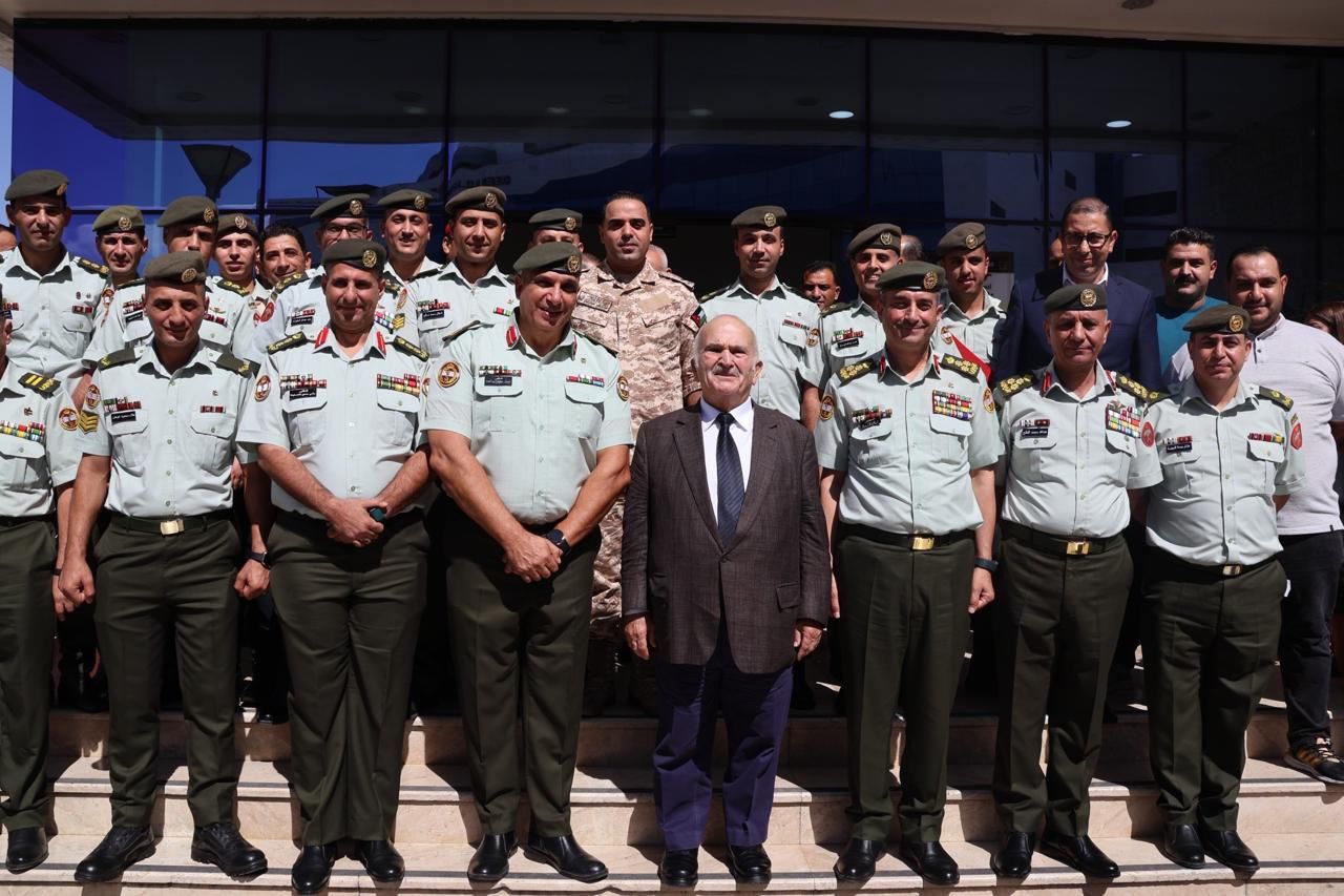 صورة حول : سمو الأمير الحسن بن طلال يزور مركز الأورام العسكري سمو الأمير الحسن بن طلال يزور مركز الأورام العسكري