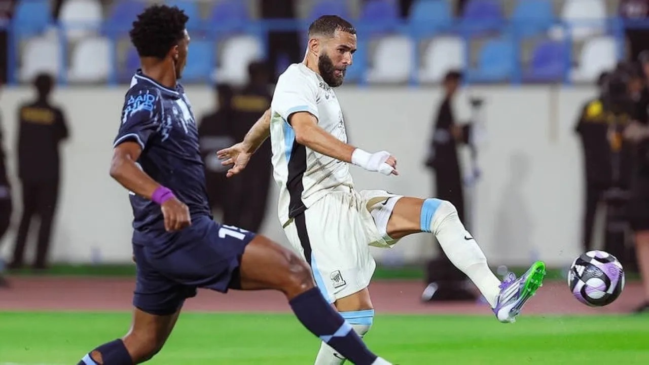 اتحاد جدة يواصل التألق رغم غياب كريم بنزيمة المتكرر