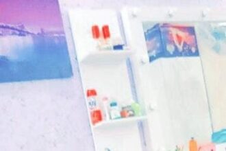 المحامية أماني خليفة العبادي تعايد ابنة أختها مايا الأنصاري