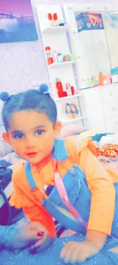 المحامية أماني خليفة العبادي تعايد ابنة أختها مايا الأنصاري