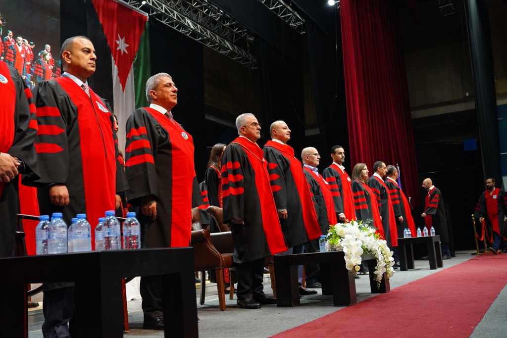 بالصور ... د. ماهر الحوراني يرعى اليوم الأول لإحتفال عمان الأهلية بتخريج طلبتها للفصل الصيفي من الفوج 32