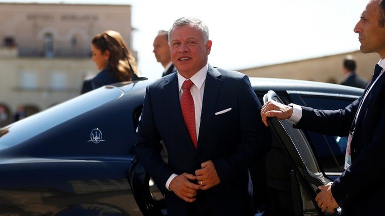 عاجل | الملك يغادر أرض الوطن متجهاً إلى أبوظبي في زيارة عمل