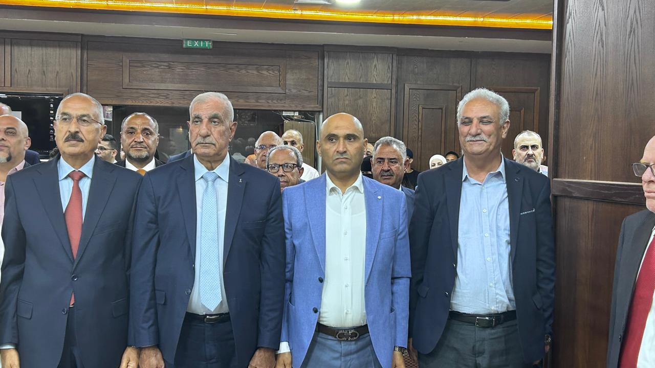 صورة حول : الصفدي يرعى حفل إشهار كتاب للنائب شاهر شطناوي الصفدي يرعى حفل إشهار كتاب للنائب شاهر شطناوي