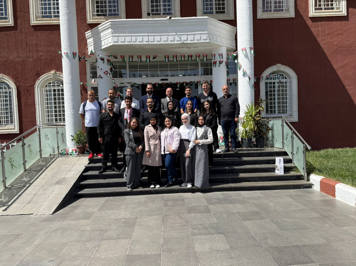 صورة حول : سفراء جامعة البترا يشاركون في فعالية وطنية مع مدارس كنجستون الدولية سفراء جامعة البترا يشاركون في فعالية وطنية مع مدارس كنجستون الدولية