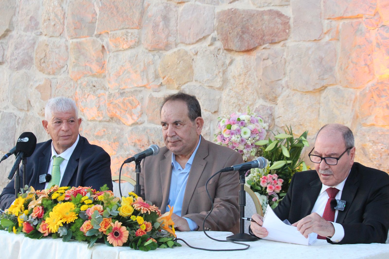 صورة حول : حفل اشهار كتاب “وكأني لا زلت هناك” للدكتور صبري الربيحات .. فيديو وصور حفل اشهار كتاب “وكأني لا زلت هناك” للدكتور صبري الربيحات .. فيديو وصور