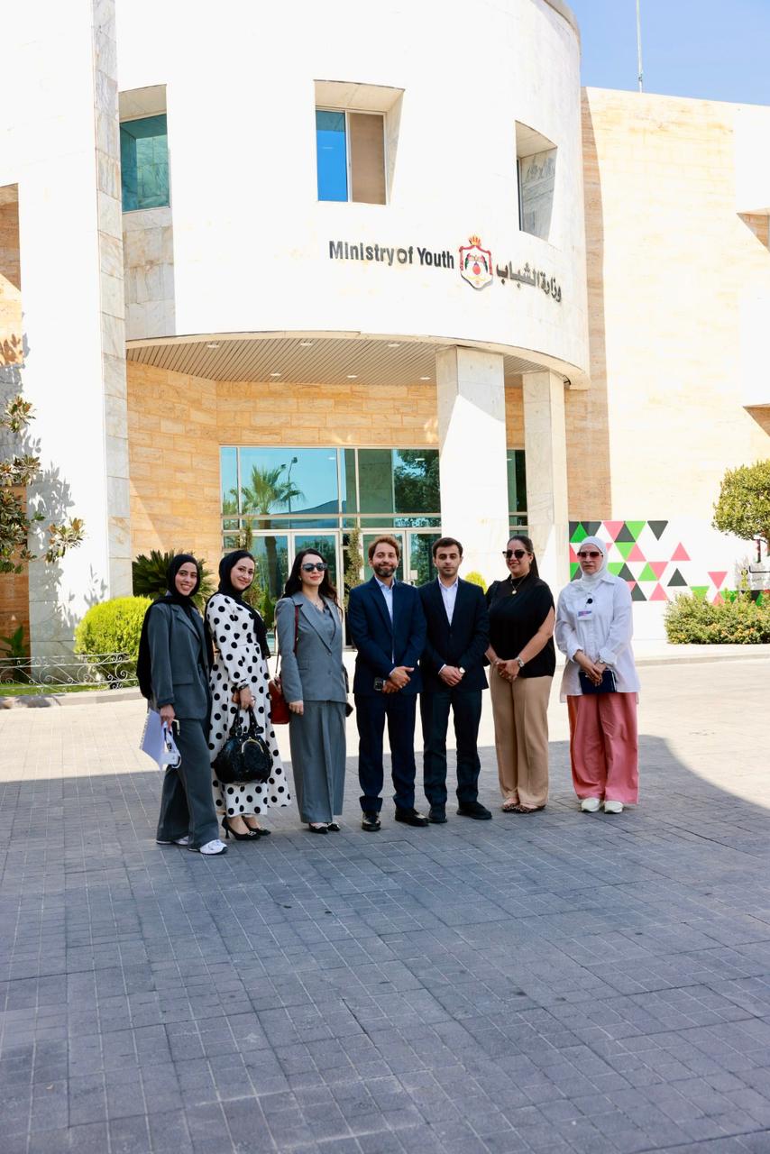 وزير الشباب يؤكد أهمية مأسسة العمل التطوعي وتعزيزه كثقافة وطنية