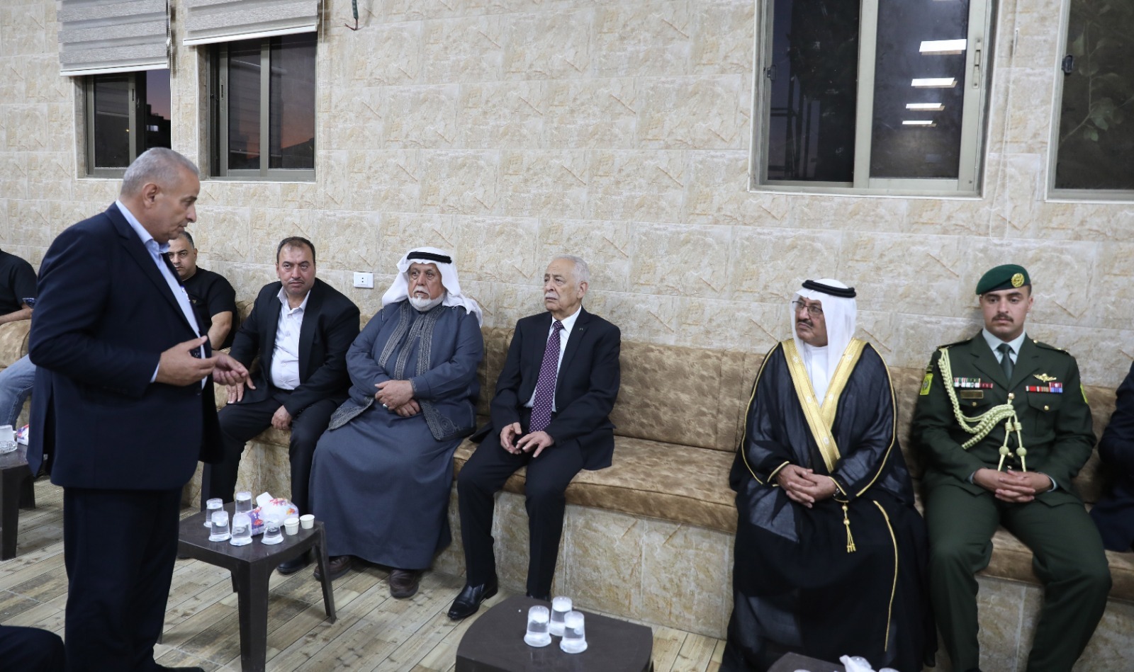 مندوبا عن الملك وولي العهد.. العيسوي يعزي عشيرة الصمادي