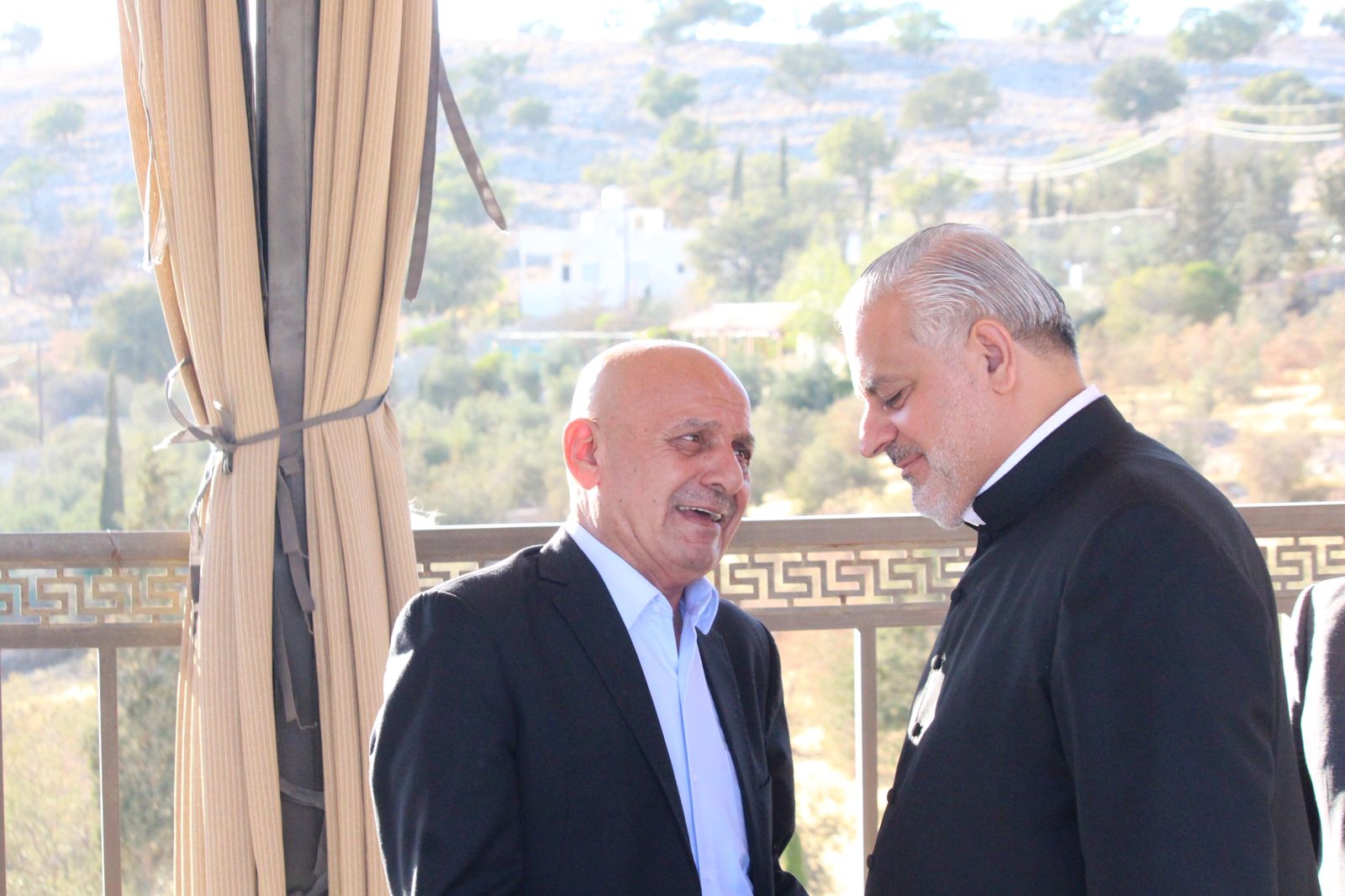 صورة حول : حفل اشهار كتاب “وكأني لا زلت هناك” للدكتور صبري الربيحات .. فيديو وصور حفل اشهار كتاب “وكأني لا زلت هناك” للدكتور صبري الربيحات .. فيديو وصور