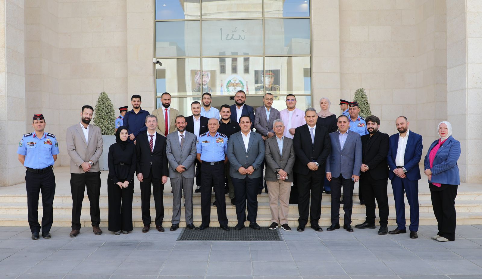 صورة حول : مدير الأمن العام يلتقي مؤسسة "محافظتي" التطوعية مدير الأمن العام يلتقي مؤسسة "محافظتي" التطوعية