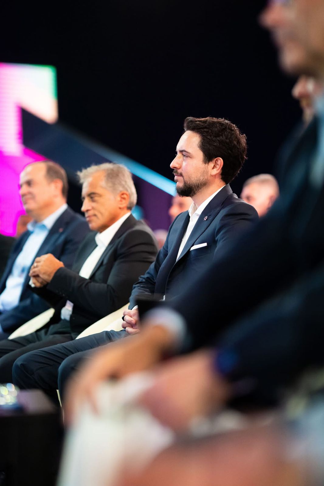 عاجل | ولي العهد يلتقي رئيس المنتدى الاقتصادي العالمي