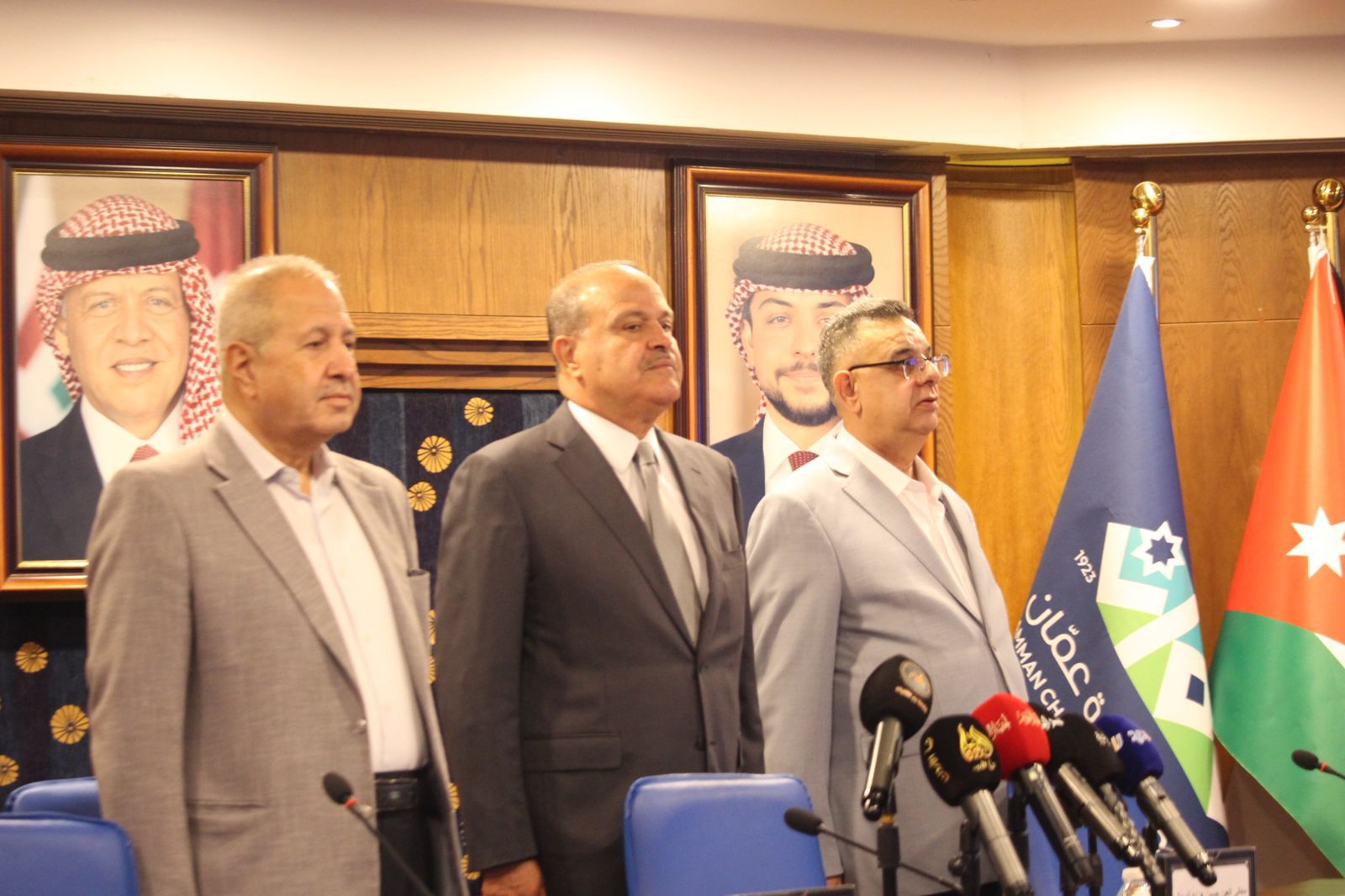 إشهار كتاب "حين يصمت السلاح... تبدأ القصة" للعقيد المتقاعد الخطيب