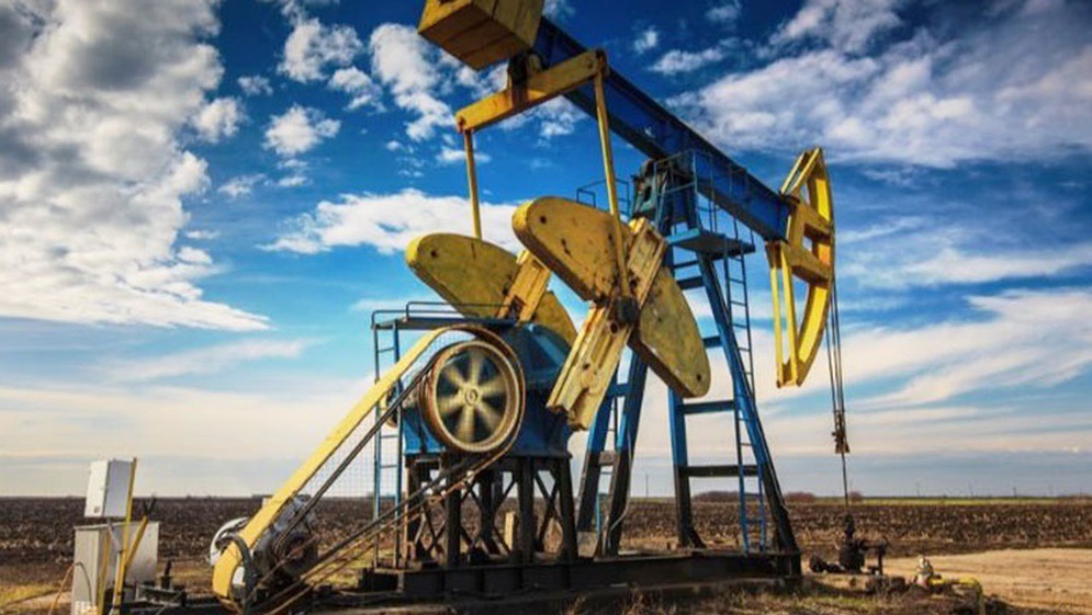 النفط يتجه لأول خسارة أسبوعية منذ 3 أسابيع