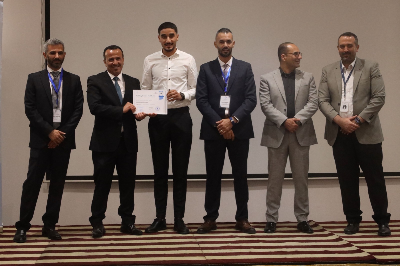 صورة حول : صندوق كفاءات المستقبل" و "اتصالاتي" تحتفيان بخريجي برنامج الاتصالات وتطلقان يومًا وظيفيًا صندوق كفاءات المستقبل" و "اتصالاتي" تحتفيان بخريجي برنامج الاتصالات وتطلقان يومًا وظيفيًا