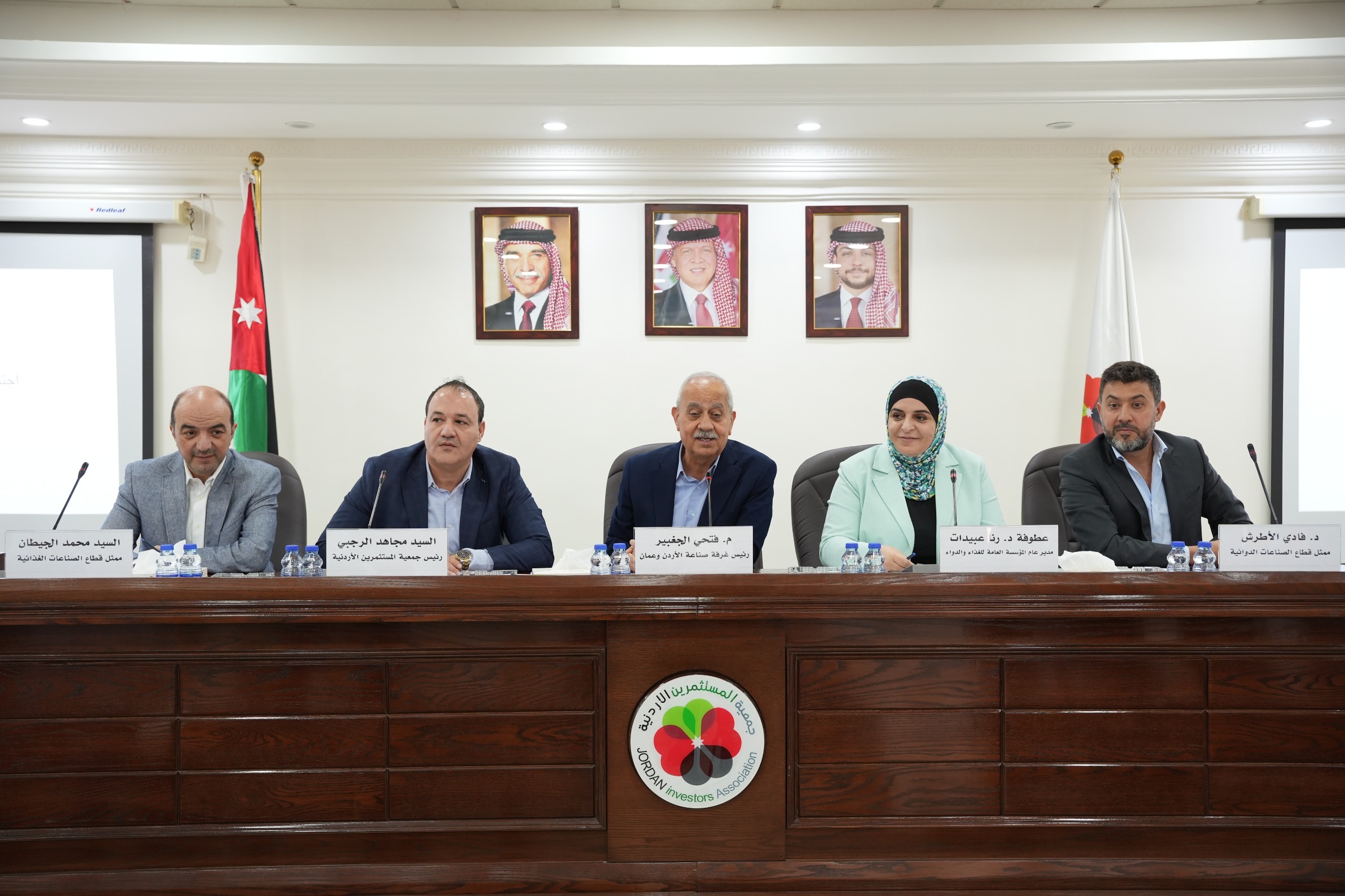 صورة حول : خلال لقاء مدير "الغذاء والدواء" بصناعيي سحاب والموقر خلال لقاء مدير "الغذاء والدواء" بصناعيي سحاب والموقر