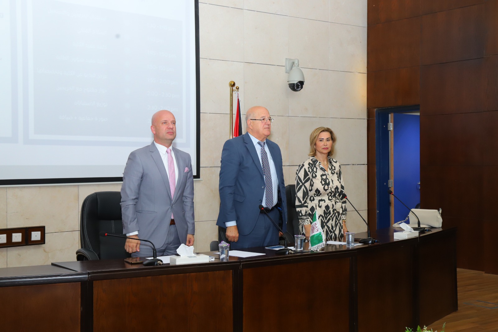 صورة حول : جامعة البترا تنظّم الملتقى الثاني لخريجي كلية الصيدلة والعلوم الطبية جامعة البترا تنظّم الملتقى الثاني لخريجي كلية الصيدلة والعلوم الطبية