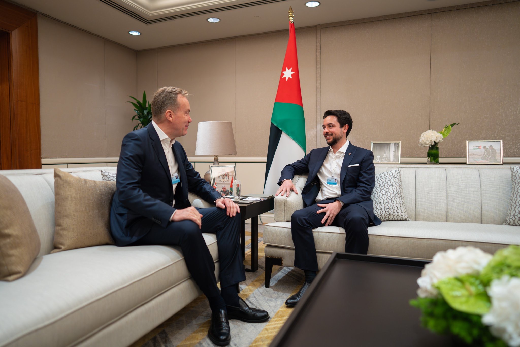 صورة حول : عاجل | ولي العهد يلتقي رئيس المنتدى الاقتصادي العالمي عاجل | ولي العهد يلتقي رئيس المنتدى الاقتصادي العالمي