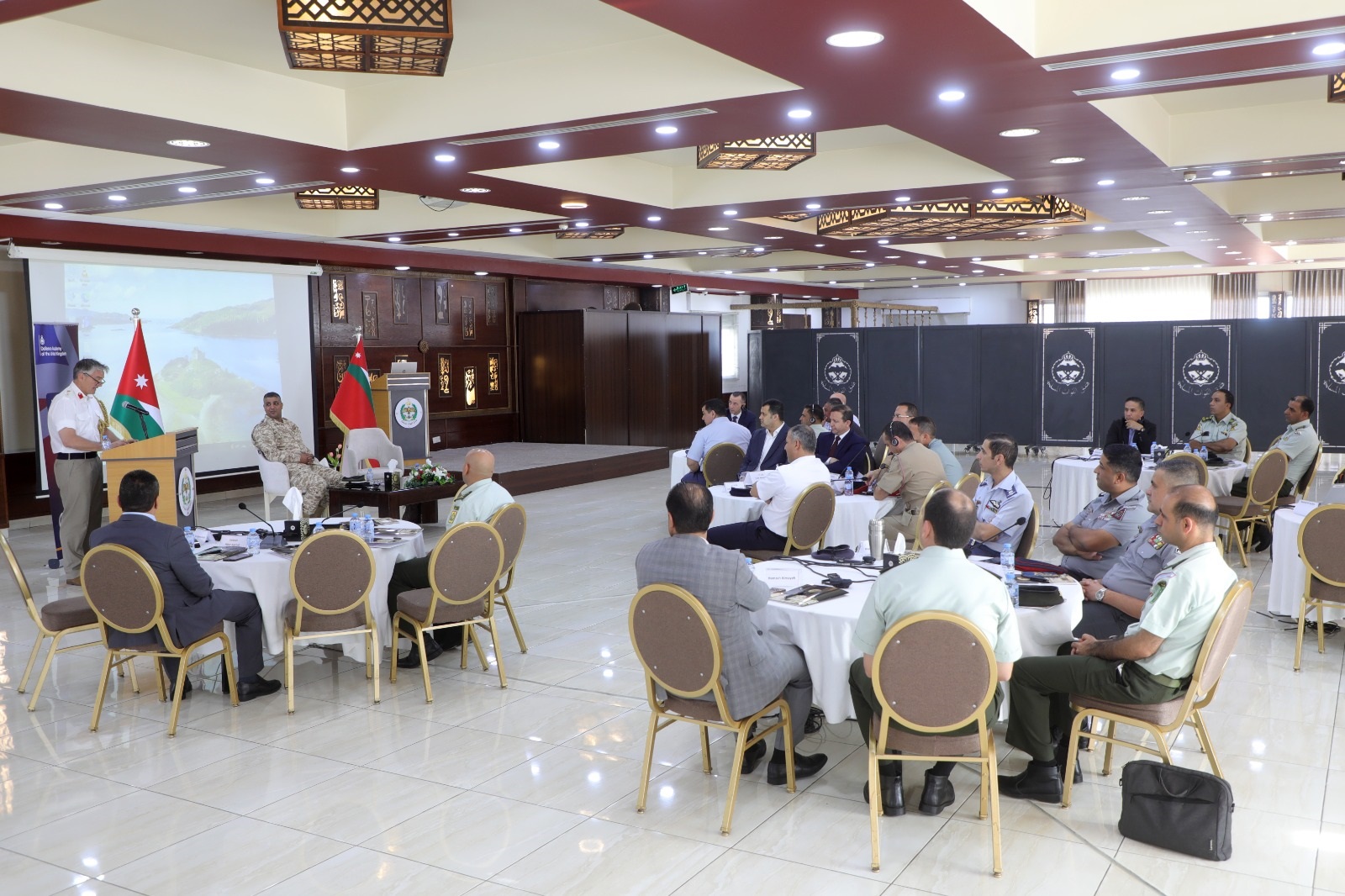 افتتاح دورة الإدارة الدفاعية في السياق الأمني بفندق القوات المسلحة