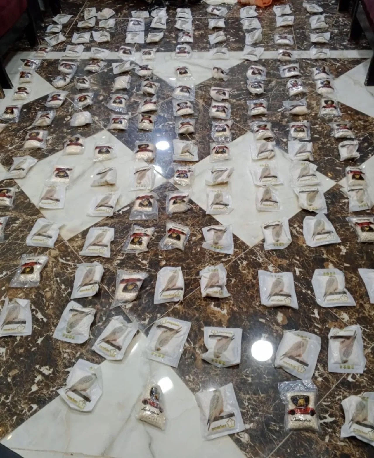 صورة حول : عاجل | احباط ثلاث محاولات لتهريب المخدرات عبر بالونات عاجل | احباط ثلاث محاولات لتهريب المخدرات عبر بالونات