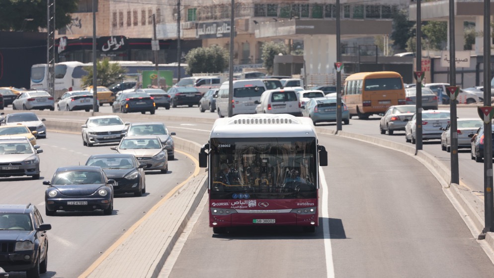 صورة حول : عاجل| أمانة عمان تبدأ تركيب إشارات ضوئية مميزة لمسار الباص سريع عاجل| أمانة عمان تبدأ تركيب إشارات ضوئية مميزة لمسار الباص سريع