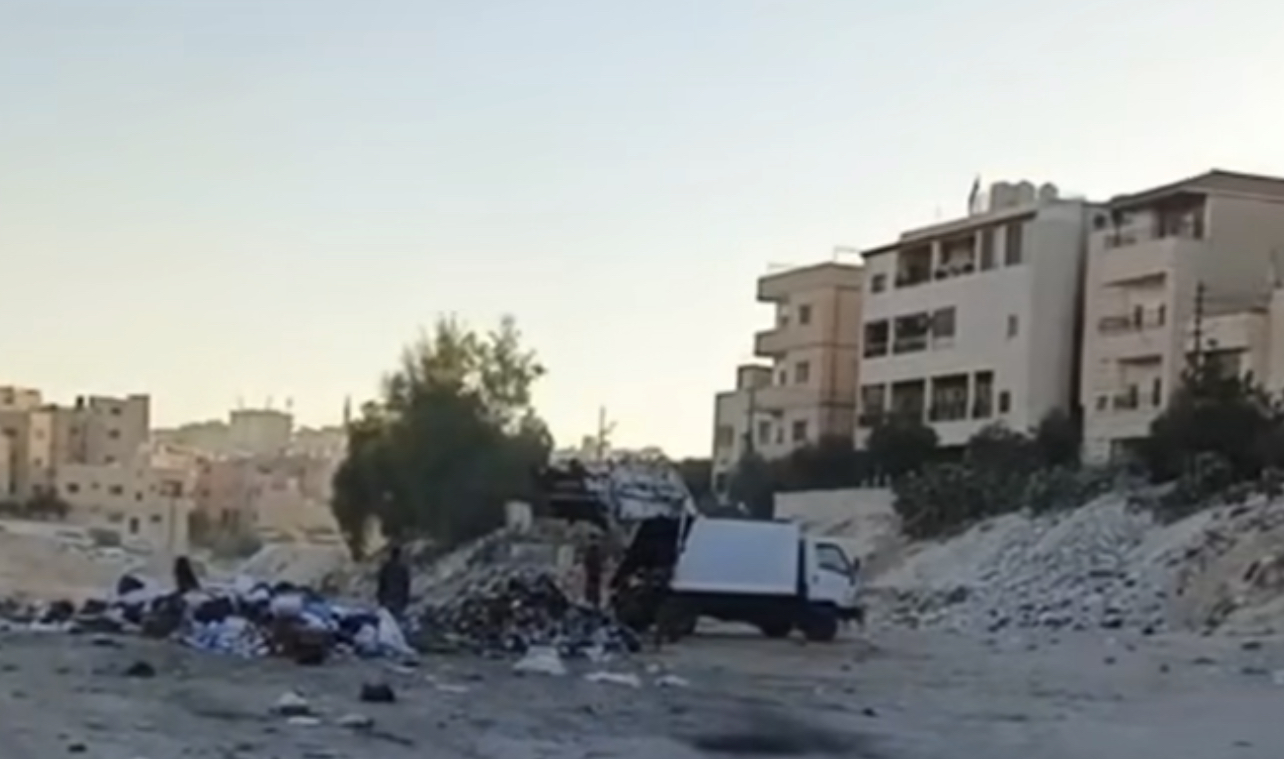 صورة حول : عاجل | بالفيديو .. مكرهة صحية تهدد حياة أهالي إسكان الأمير طلال في الرصيفة عاجل | بالفيديو .. مكرهة صحية تهدد حياة أهالي إسكان الأمير طلال في الرصيفة