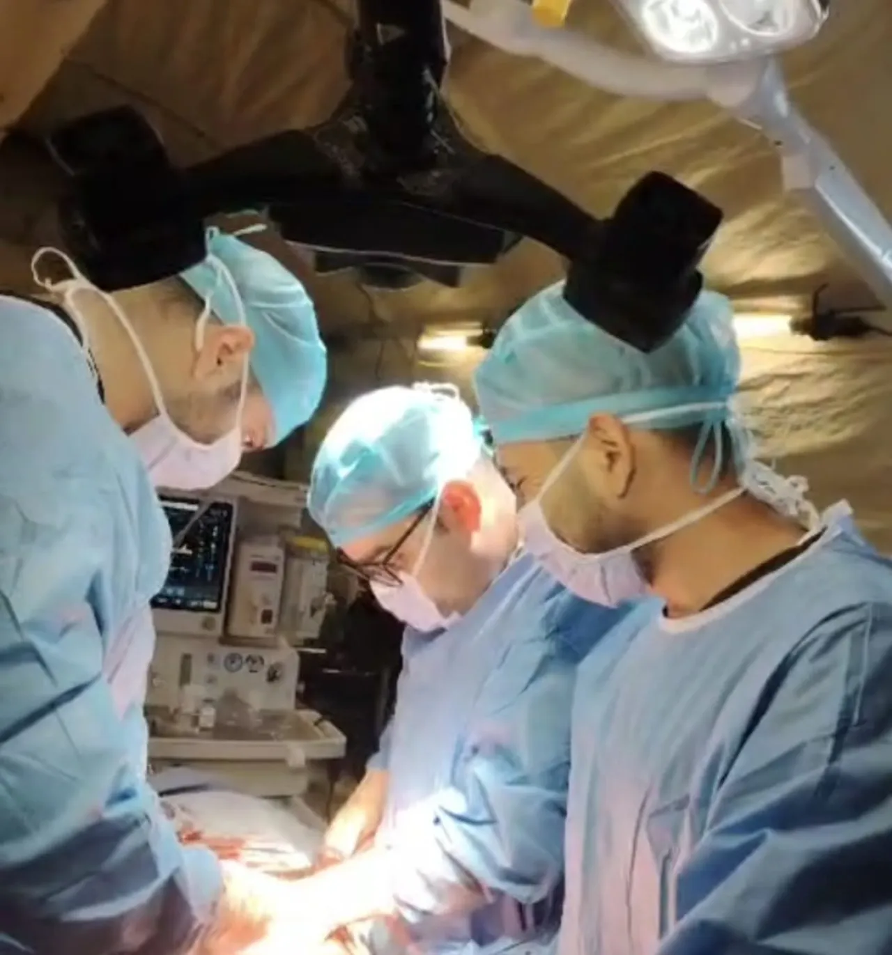 صورة حول : المستشفى الميداني الأردني بغزة ينقذ حياة طفل مصاب بجروح خطيرة المستشفى الميداني الأردني بغزة ينقذ حياة طفل مصاب بجروح خطيرة