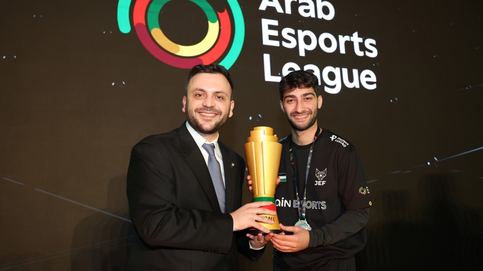 صورة حول : سيف الدين دبابنة يحرز لقب الدوري العربي للرياضات الإلكترونية للمرة الثالثة سيف الدين دبابنة يحرز لقب الدوري العربي للرياضات الإلكترونية للمرة الثالثة