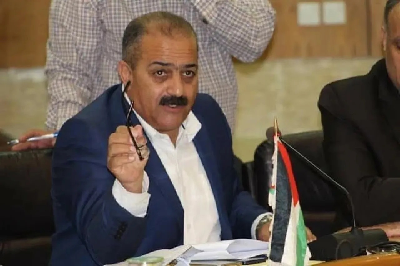 صورة حول : ضبط وإيقاف سائق صهريج مياه عادمة خالف التعليمات البيئية ضبط وإيقاف سائق صهريج مياه عادمة خالف التعليمات البيئية