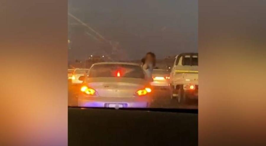 صورة حول : مخاطر على الأطفال في الزرقاء بسبب خروج أجسامهم من نوافذ المركبات مخاطر على الأطفال في الزرقاء بسبب خروج أجسامهم من نوافذ المركبات