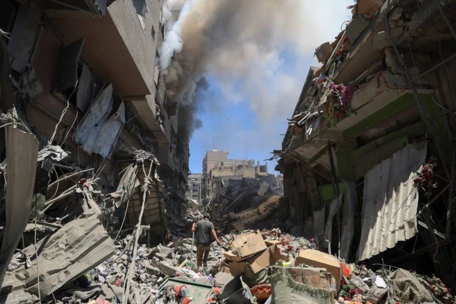 تصعيد الاحتلال الإسرائيلي في غزة يفاقم الأزمة الإنسانية وسط تحذيرات من المجاعة والضحايا المدنيين