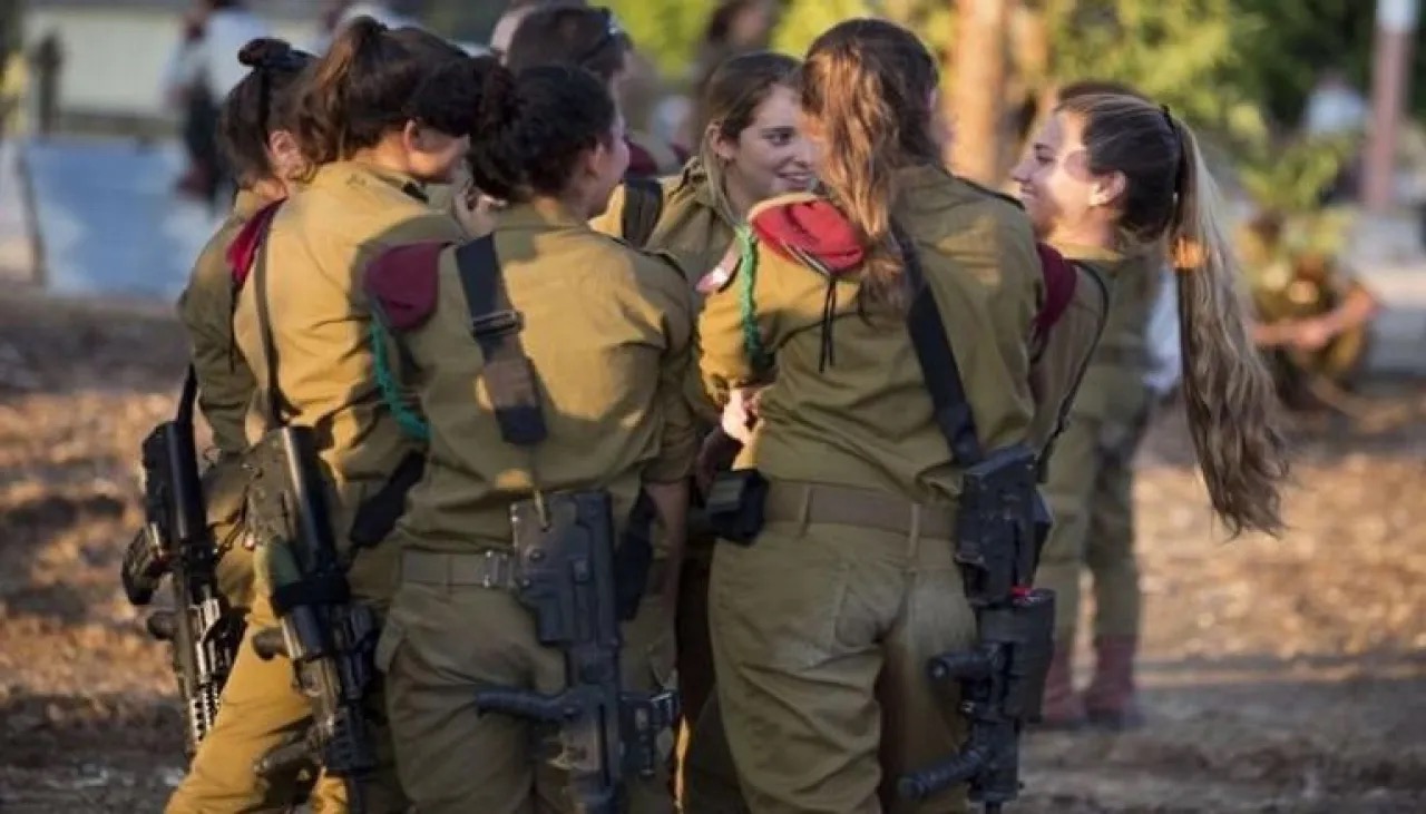 صحيفة إسرائيلية تكشف عن دور نساء الموساد في العمليات ضد إيران خلال حرب الأيام الاثني عشر