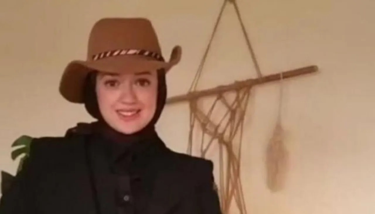 صورة حول : والدة آية عادل تطالب بالعدالة عشية النطق بالحكم في قضيتها والدة آية عادل تطالب بالعدالة عشية النطق بالحكم في قضيتها