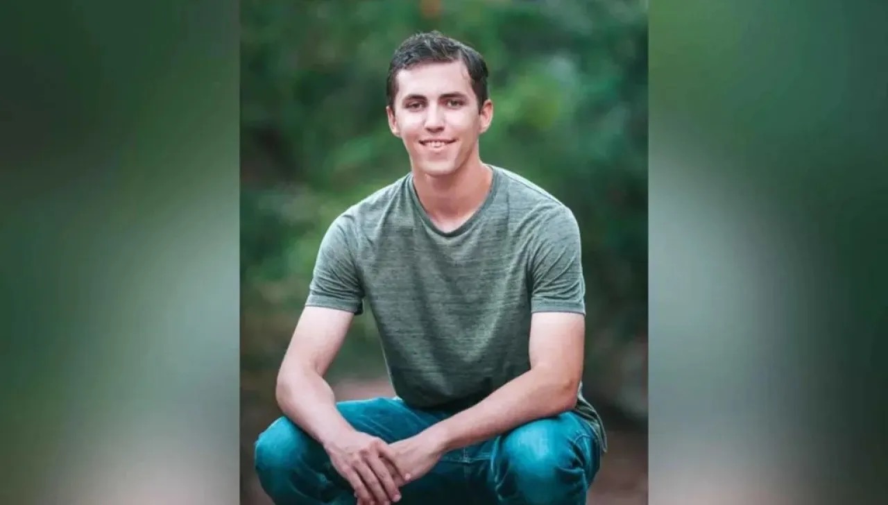 صورة حول : السلطات الأميركية تتواصل مع عائلة وصديق المشتبه به في قتل الناشط اليميني تشارلي كيرك السلطات الأميركية تتواصل مع عائلة وصديق المشتبه به في قتل الناشط اليميني تشارلي كيرك