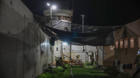 إصابة 130 جندياً إسرائيلياً بتسمم غذائي