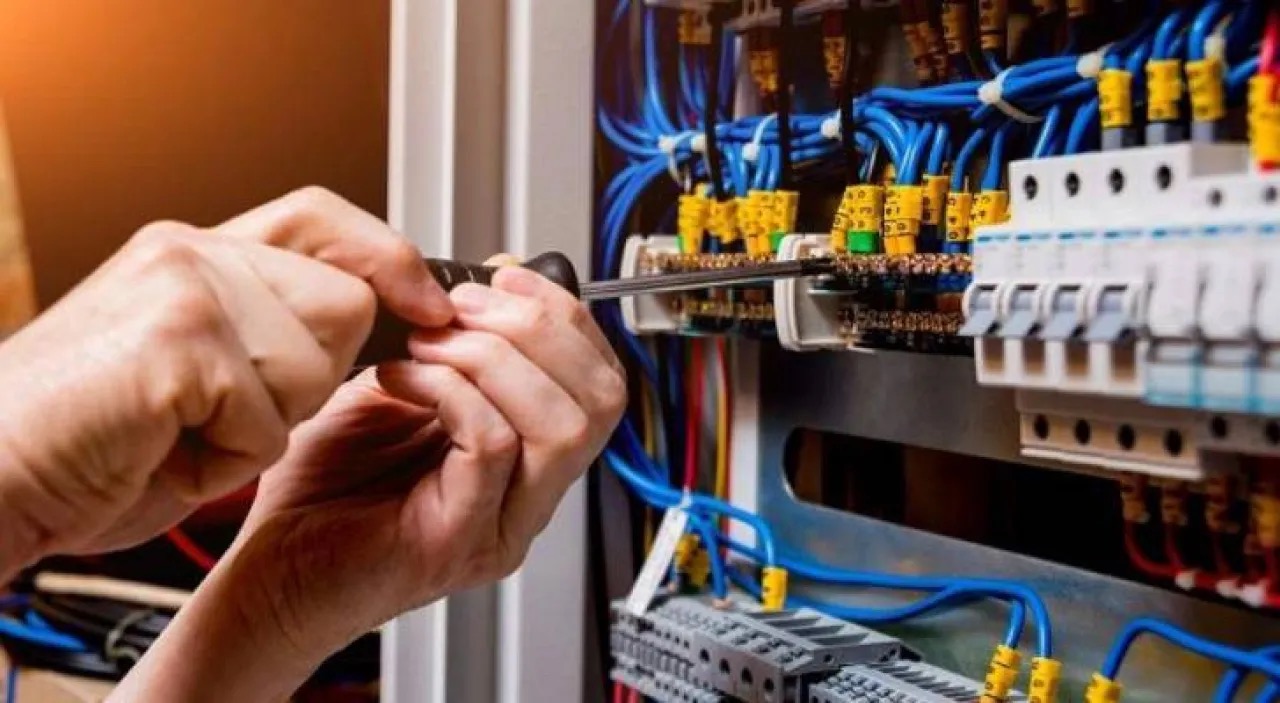 مواطن يشتكي من تهديد “الكهرباء”