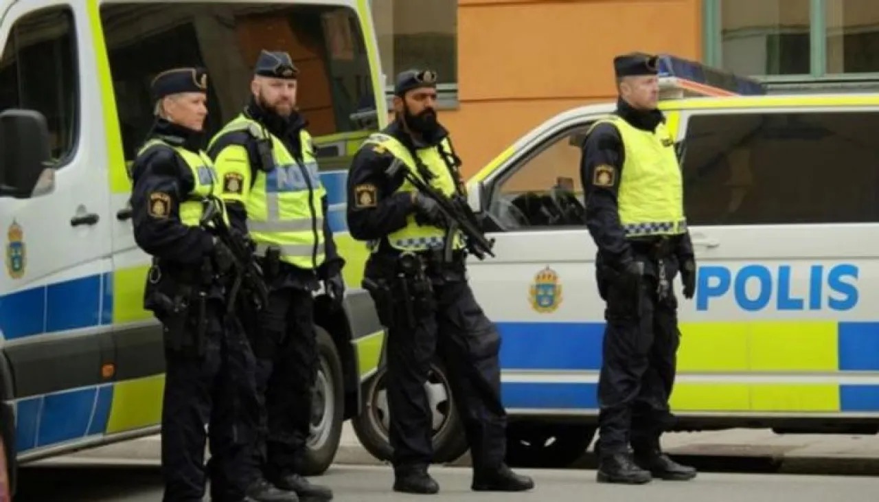 صورة حول : شاب يطعن مسعفة حتى الموت شاب يطعن مسعفة حتى الموت