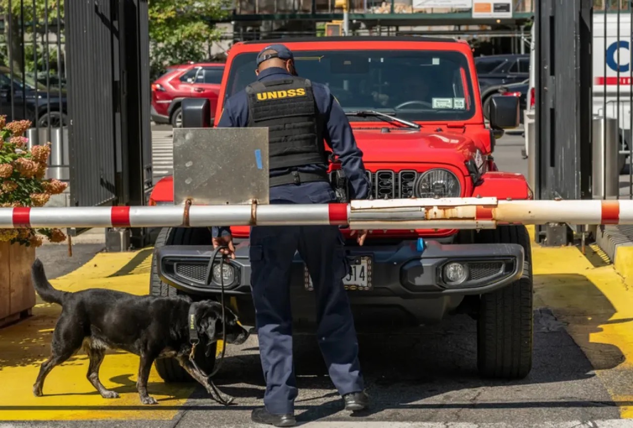 صورة حول : نيويورك تستعد للأمم المتحدة نيويورك تستعد للأمم المتحدة