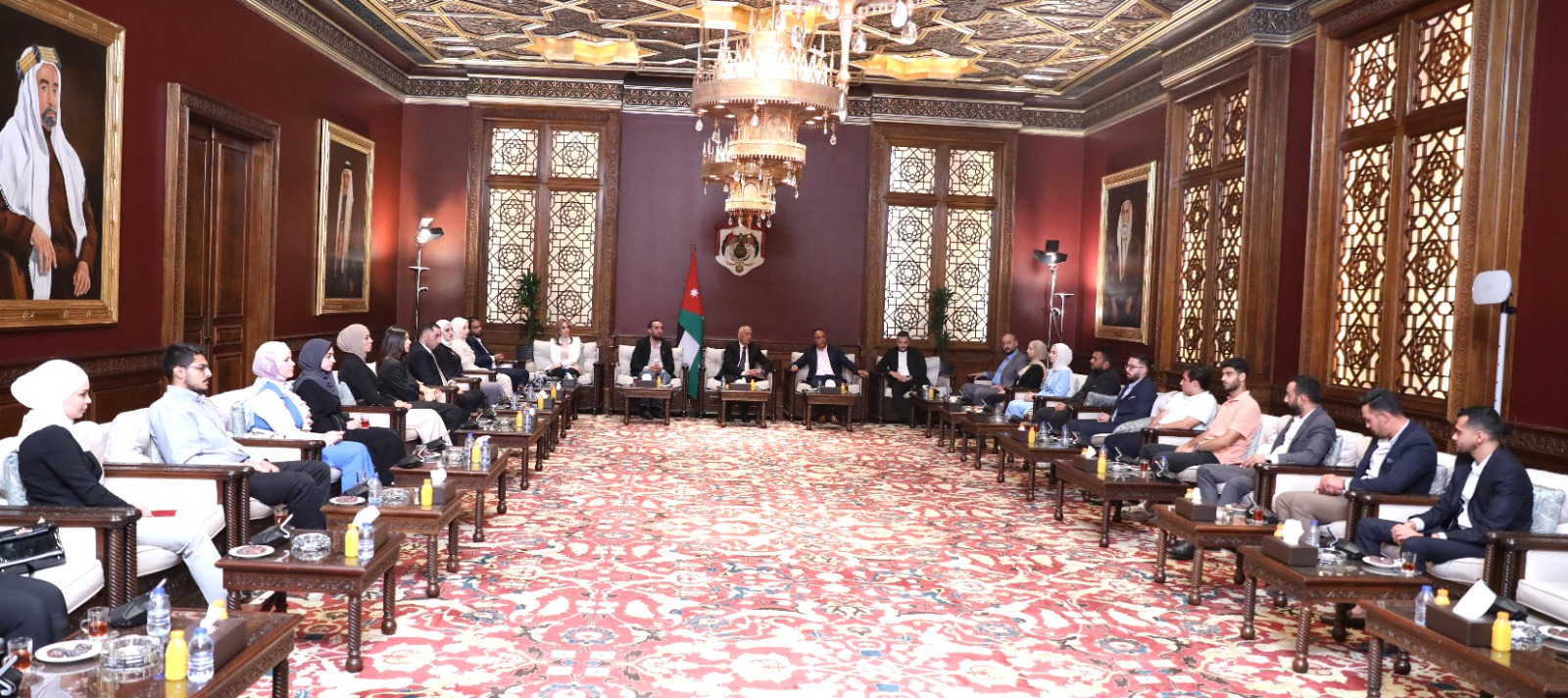 صورة حول : العيسوي: الأردن بقيادته الهاشمية حصن منيع وإعادة خدمة العلم محطة استراتيجية للشباب العيسوي: الأردن بقيادته الهاشمية حصن منيع وإعادة خدمة العلم محطة استراتيجية للشباب