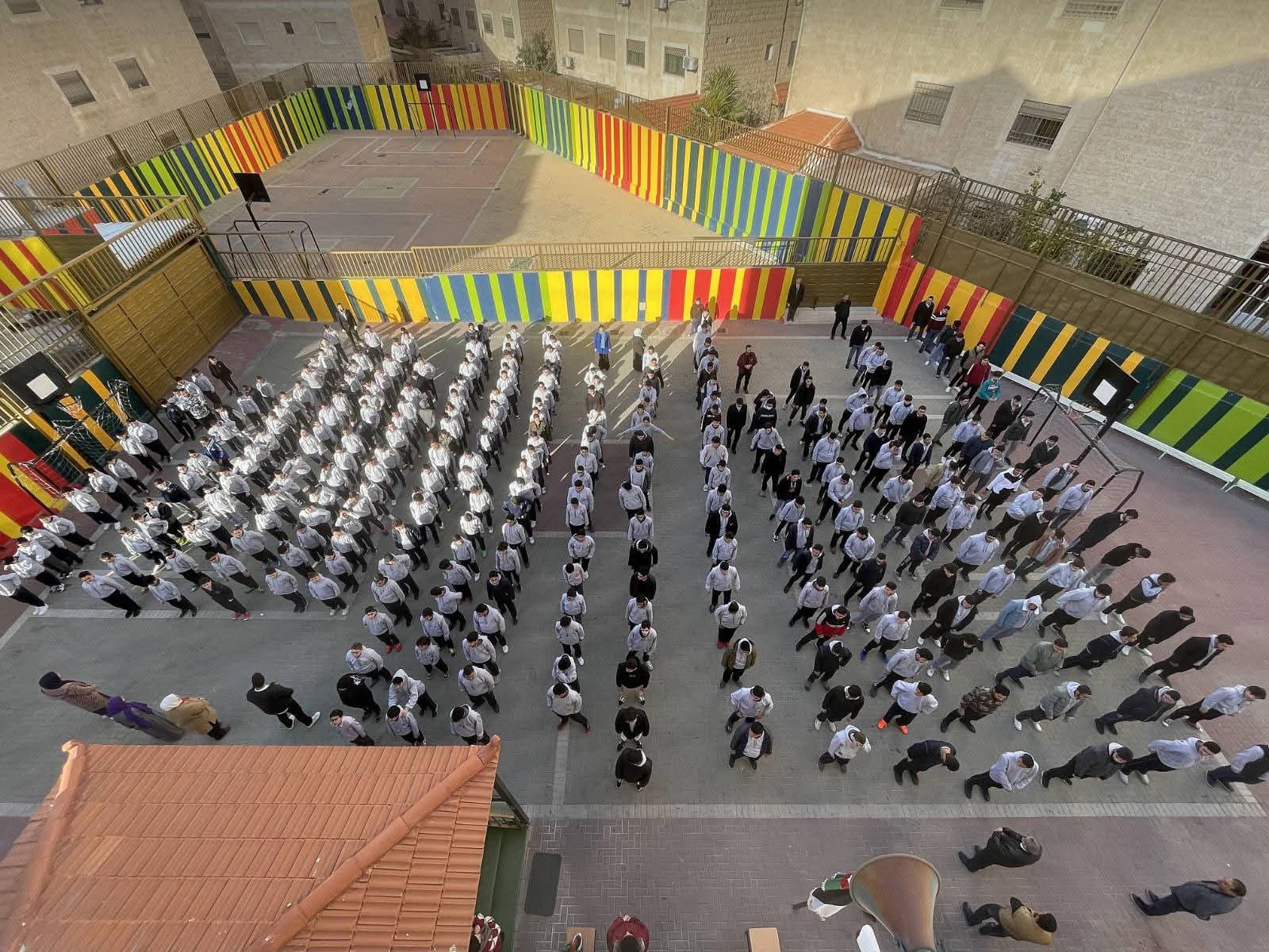 حمادنة لطلبة مدرسة المنار : انتم جيل الفرص والريادة لا جيل التحديات والتلقي