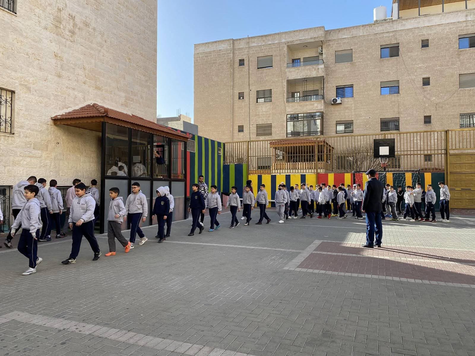 حمادنة لطلبة مدرسة المنار : انتم جيل الفرص والريادة لا جيل التحديات والتلقي