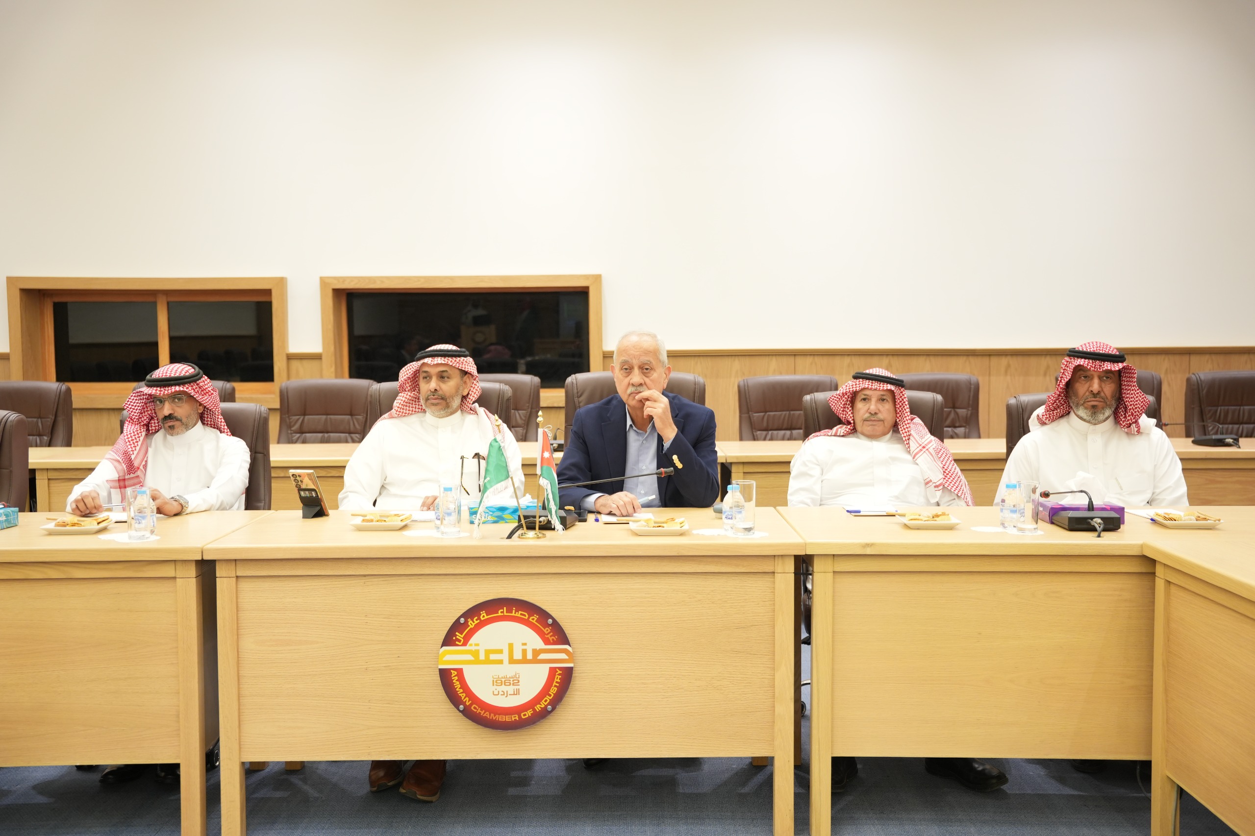 "صناعة عمان" تنظم جولة لوفد سعودي من غرفة "تبوك" على عدة مصانع