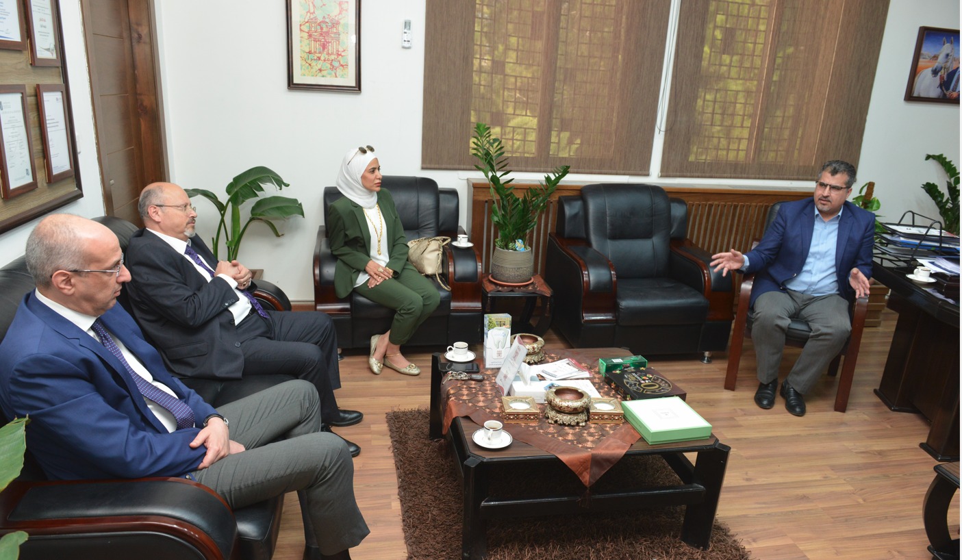 رئيس جامعة البترا يستقبل وفدًا من الهيئة الأردنية لزراعة الأسنان ونقابة أطباء الأسنان الأردنية