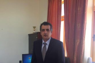 الدكتور منذر جرادات يهنئ الدكتور مدثر ابو كركي بمناسبة تعيينه نائبًا لرئيس جامعة الحسين بن طلال